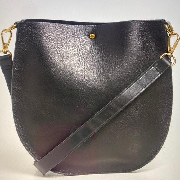 Madewell Handbags - Madewell black leather crossbody bag